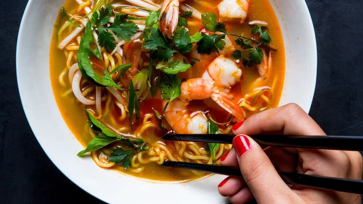 Aromatic Shrimp and Noodle Medicine Soup