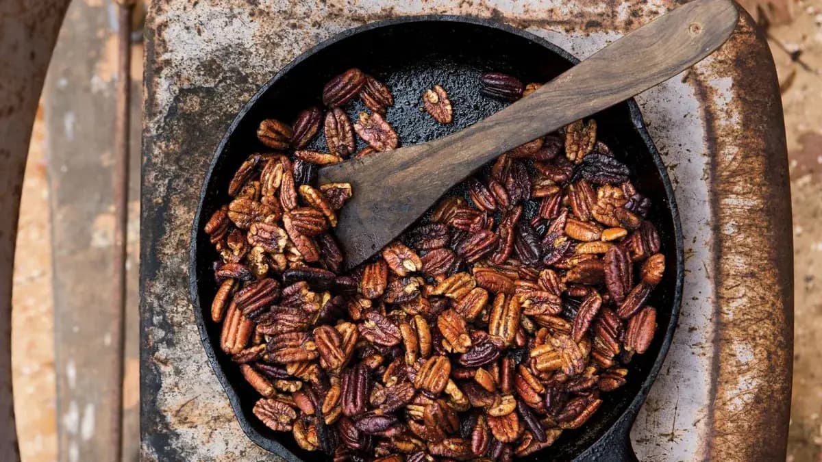 Buttery Cayenne Pecans