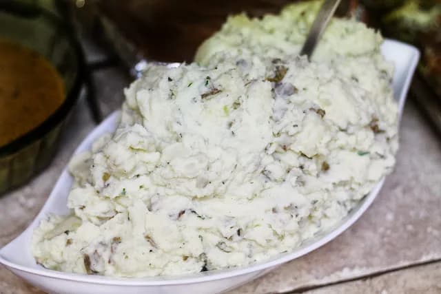 Country-Style Herbed Mashed Potatoes