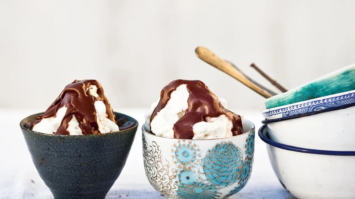 Marshmallow Creme-Hot Fudge Sundaes