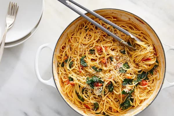 One-Pot Spaghetti with Cherry Tomatoes and Kale