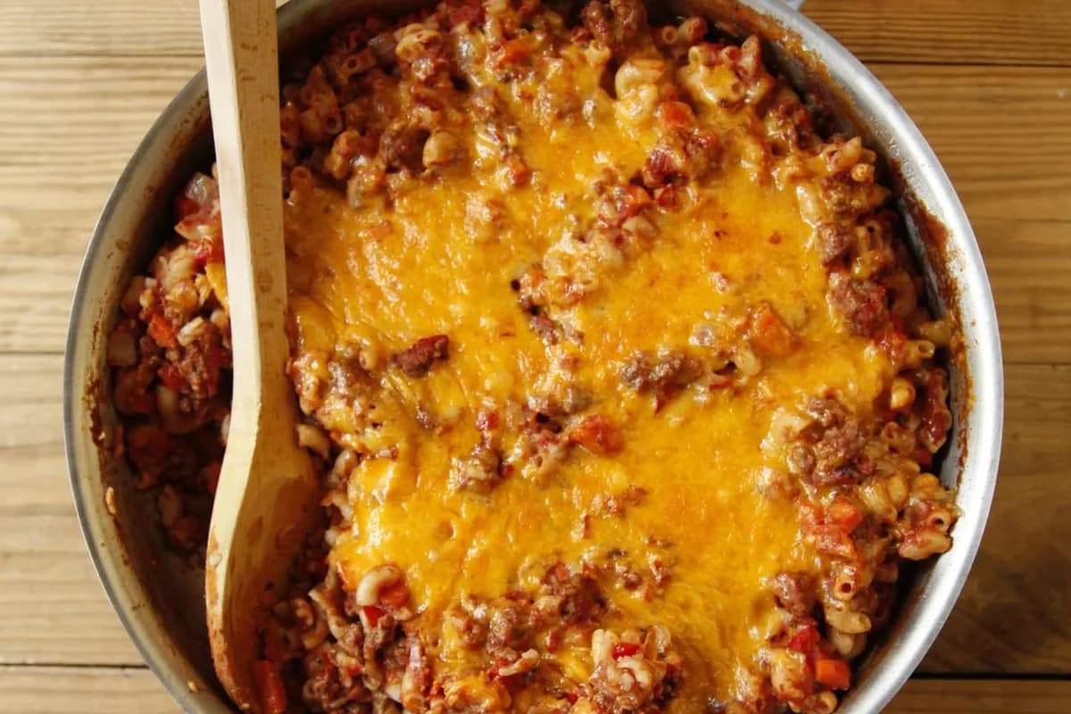 One-Skillet Cheesy Beef and Macaroni