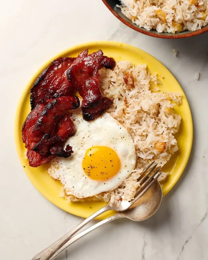 Sinangag (Filipino Garlic Fried Rice)