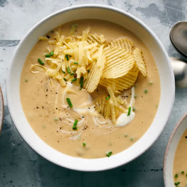 Slow-Cooker Cauliflower, Potato and White Bean Soup